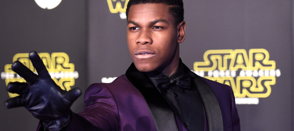 John Boyega adoraria participar de um longa baseado em quadrinhos (menos Lanterna Verde)