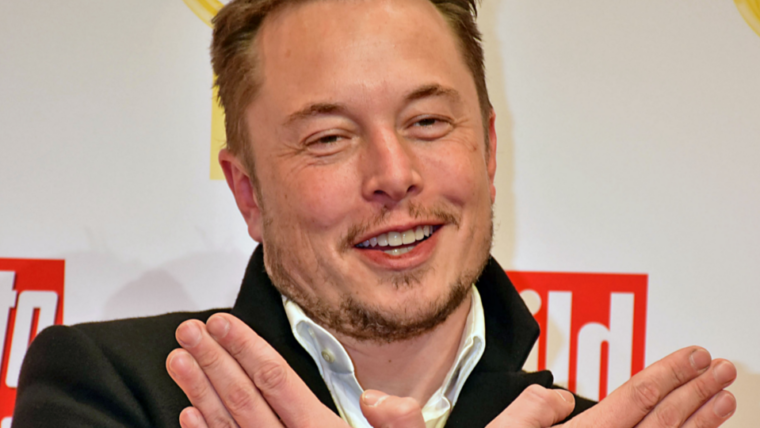 Elon Musk deleta contas da Tesla e SpaceX do Facebook após desafio