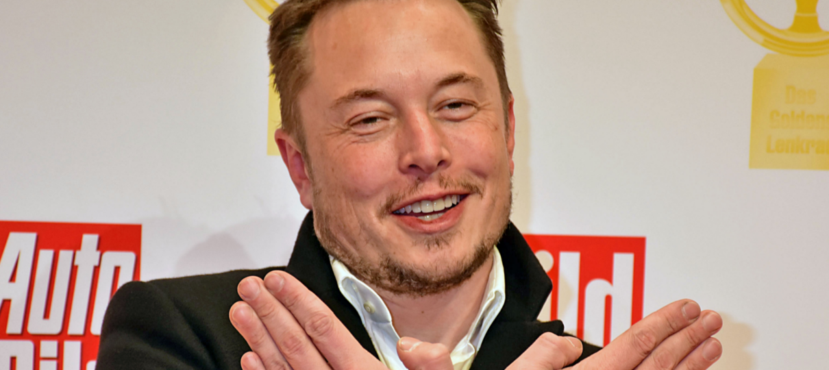 Elon Musk deleta contas da Tesla e SpaceX do Facebook após desafio