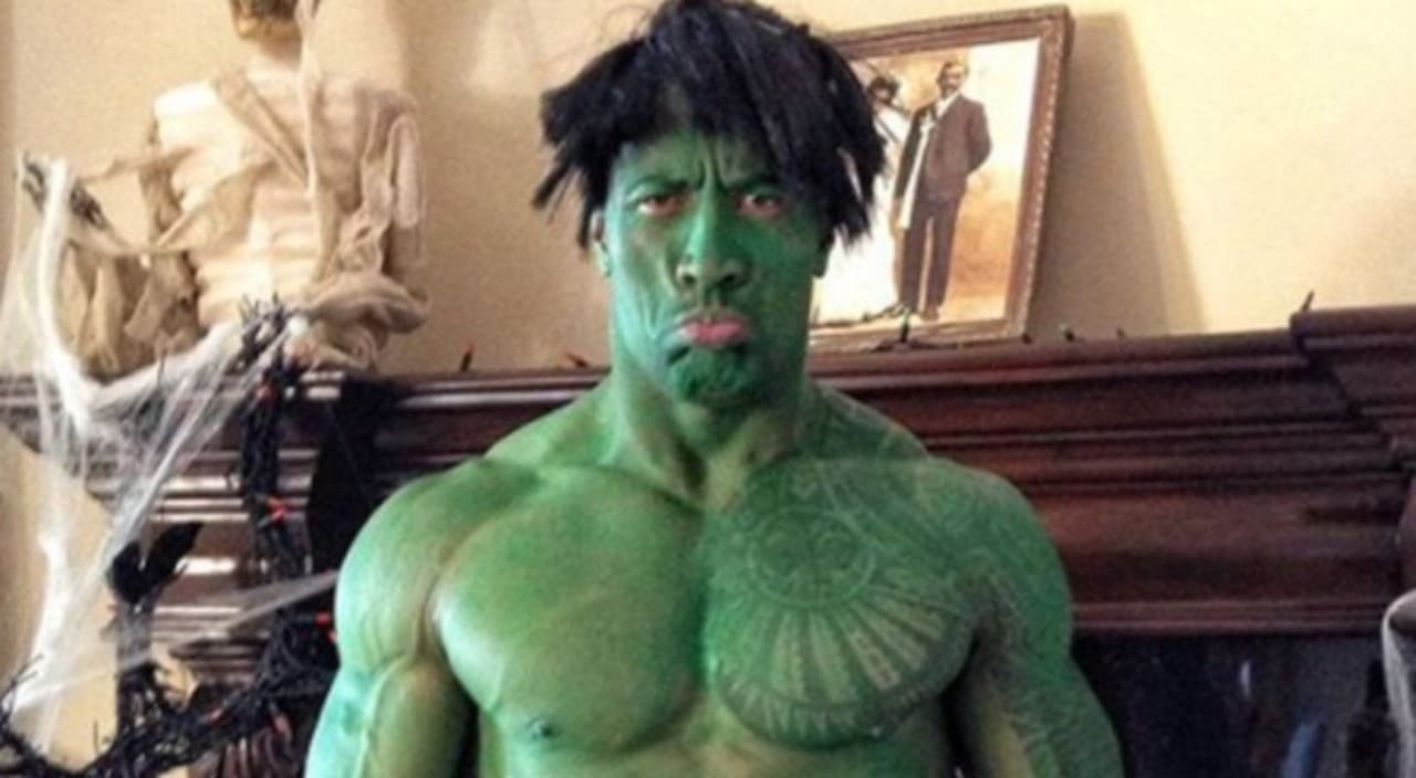 Stan Lee perde o amigo, mas não perde a piada e zoa o cospobre do The Rock