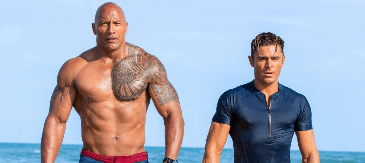 The Rock aceita seu prêmio no Framboesa de Ouro com discurso engraçado