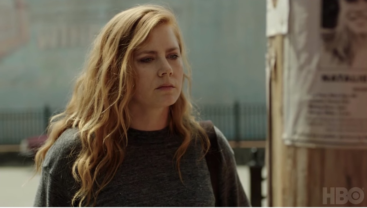 Amy Adams é assombrada pelo passado em trailer de Sharp Objects