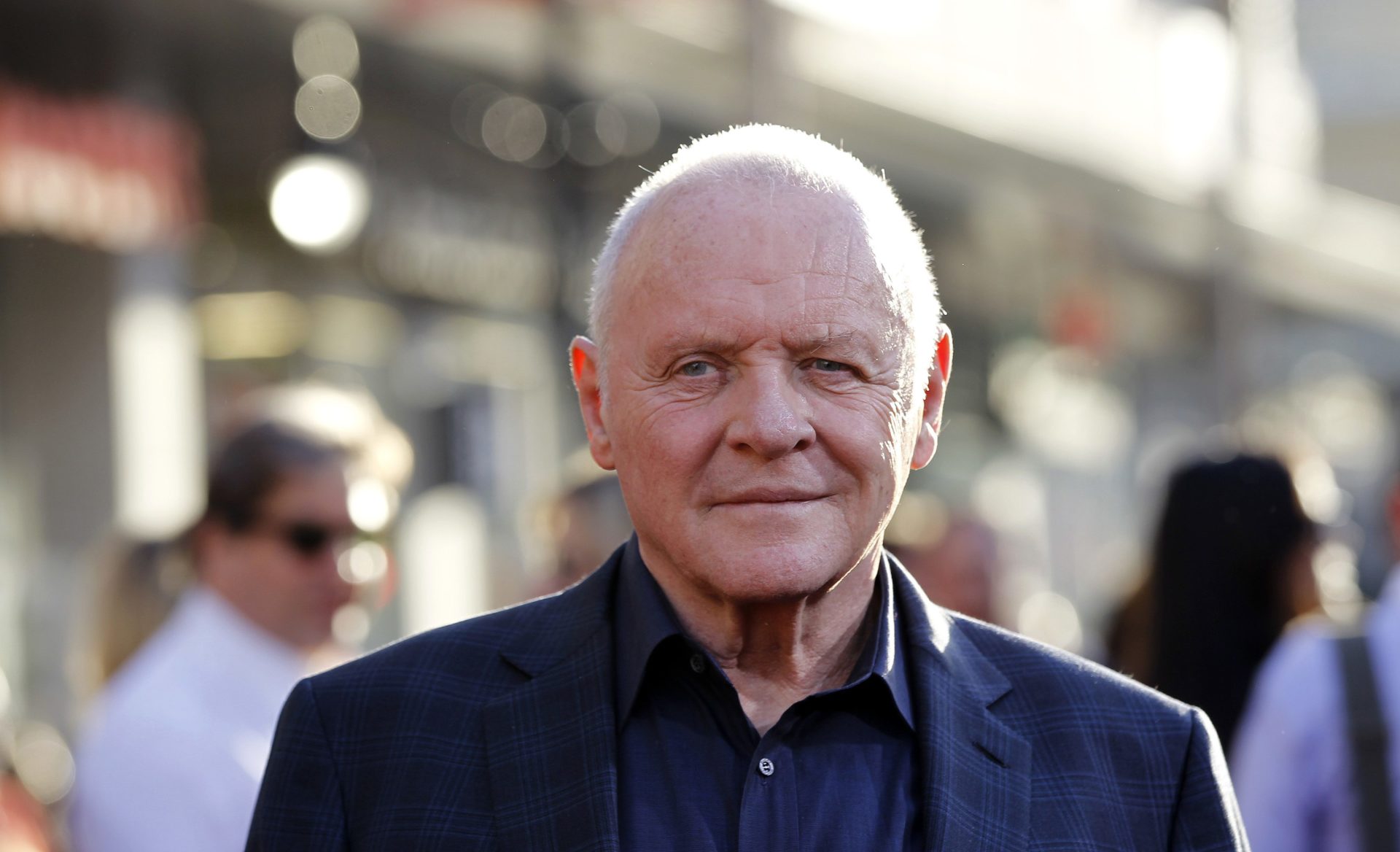 O Anthony Hopkins tá mais louco que o Batman nesse vídeo - NerdBunker