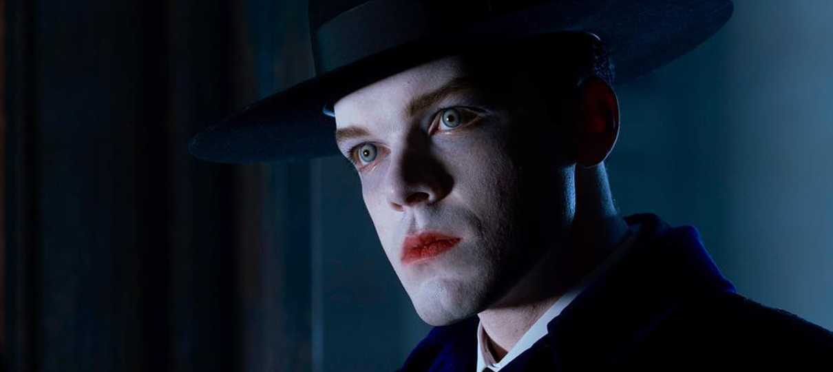 Gotham | Ator divulga nova imagem sugerindo a chegada do Coringa