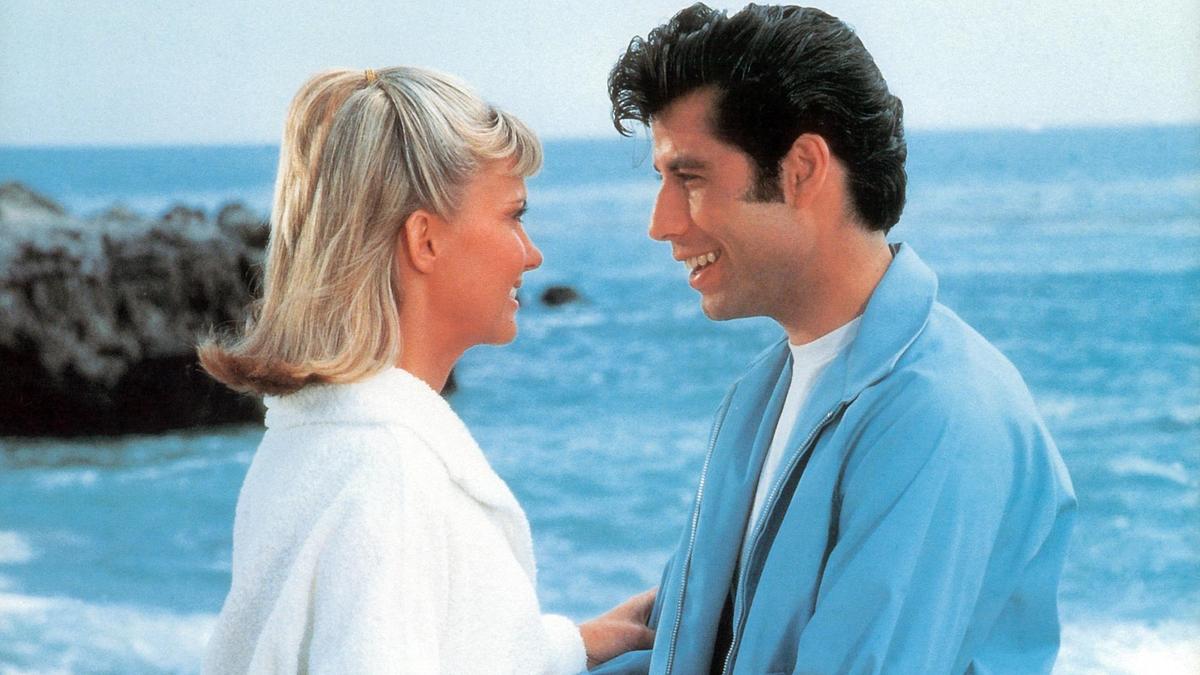 Grease | Foo Fighters homenageiam John Travolta e o filme durante show