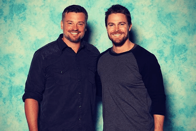 Arrow e Smallville: Stephen Amell publica foto ao lado de Tom Welling