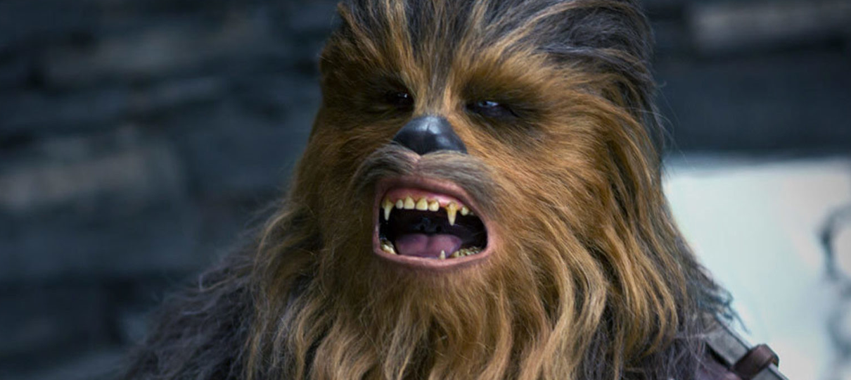 Quem é o ator por dentro de Chewbacca em Star Wars?