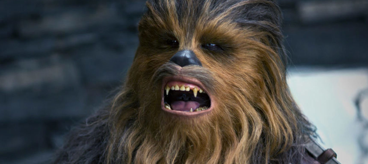 Ator do Chewbacca zoa a altura dos hobbits de O Senhor dos Anéis; veja a foto!
