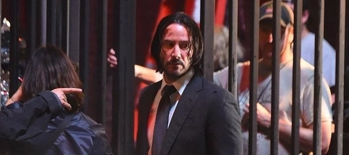 John Wick 3 | Novas fotos dos bastidores mostram Keanu Reeves, Halle Berry e o cachorro!
