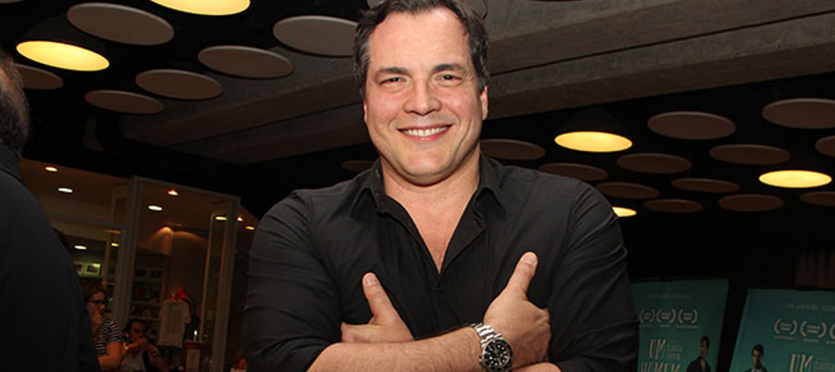 Daniel Boaventura vai interpretar Silvio Santos em minissérie da Globo