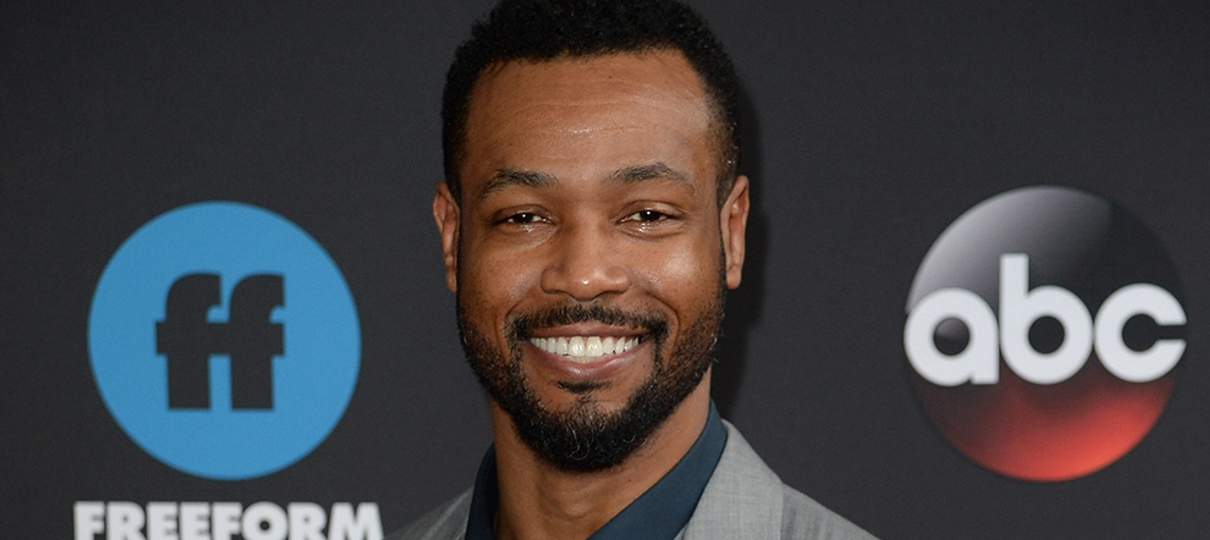 Ator das propagandas de desodorante Old Spice entra para o elenco de It: A Coisa 2