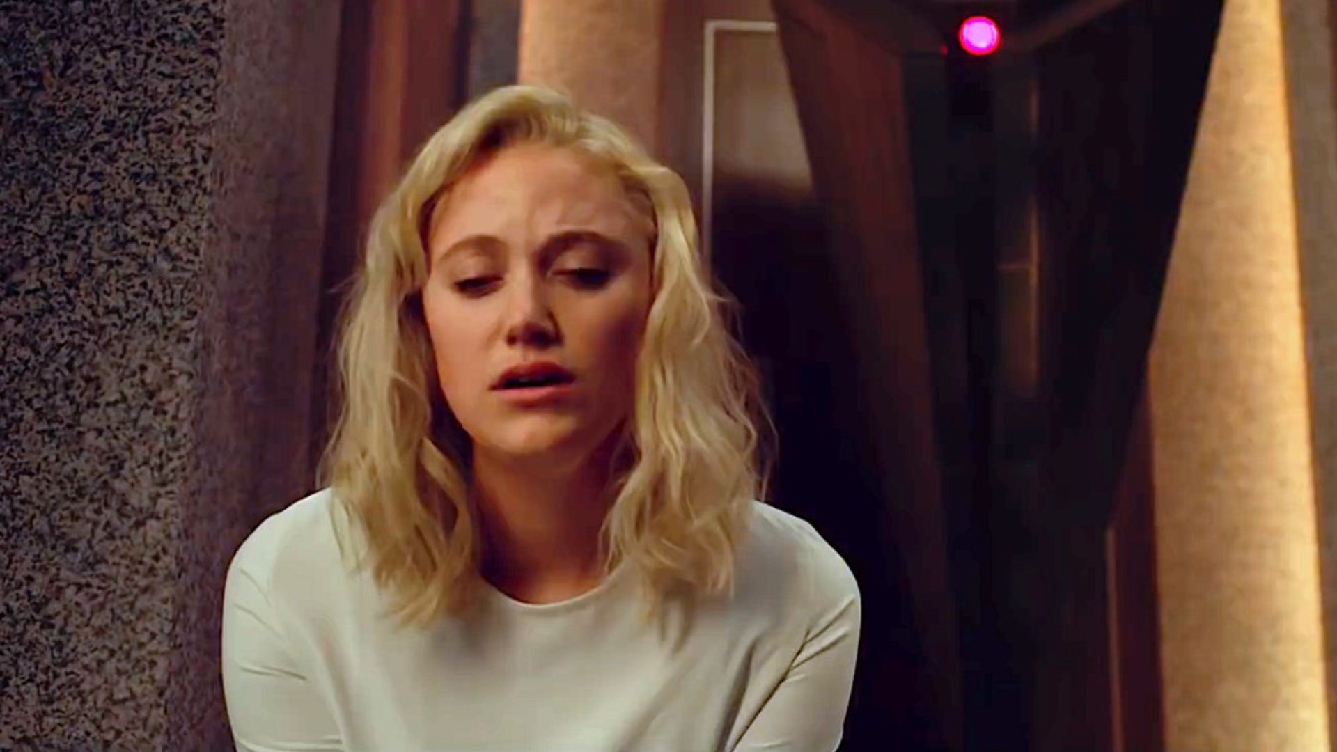 Tau | Uma mulher tenta escapar de uma inteligência artificial cruel em trailer da Netflix