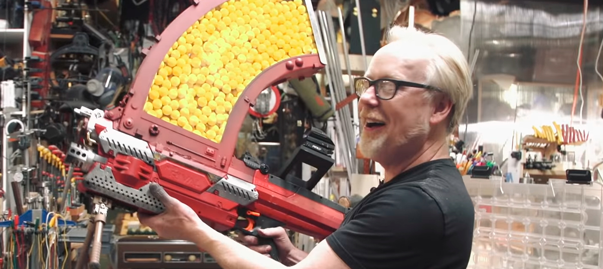 Uma Nerf que atira mil projéteis sem recarregar é o novo brinquedo de Adam Savage