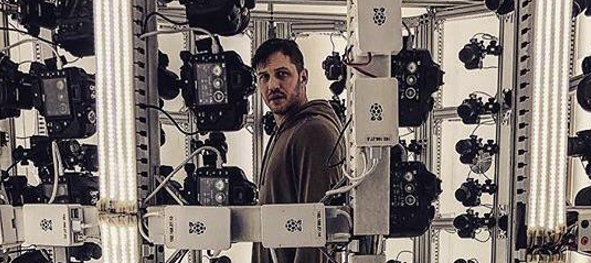 Tom Hardy aparece em nova foto dos bastidores de Venom