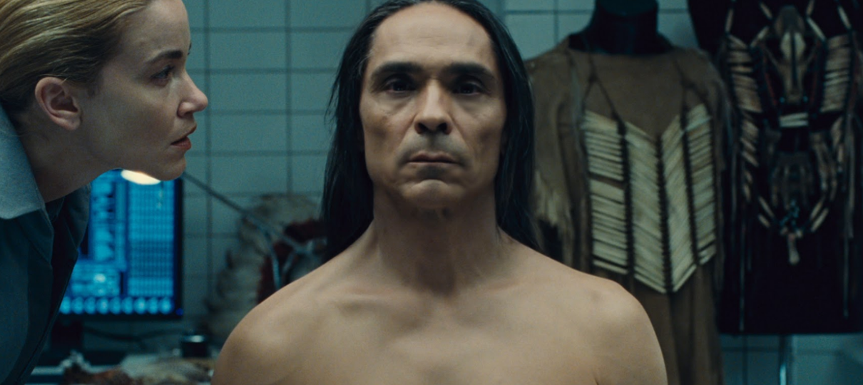 Tribo de anfitriões indígenas é destaque em novas imagens do oitavo episódio de Westworld