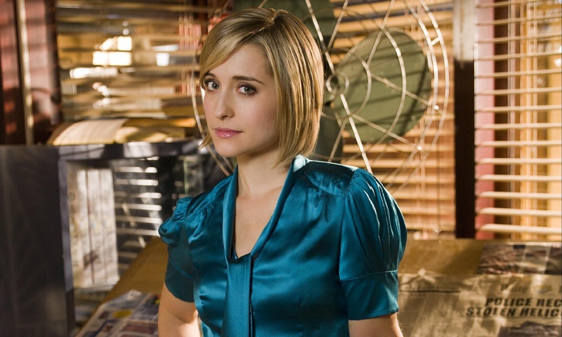 Atriz de Smallville se declara inocente em caso envolvendo escravidão sexual
