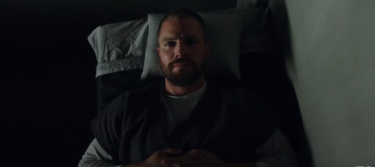 Arrow | Herói enfrenta problemas na cadeia em novo trailer da sétima temporada
