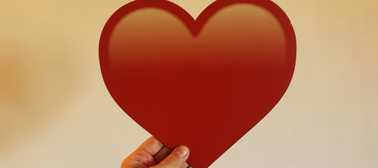Emoji de coração vermelho é o mais usado entre os brasileiros, revela Google