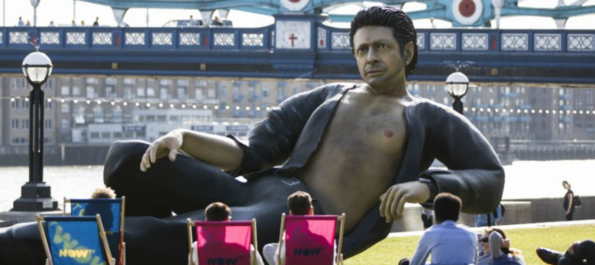 Pose sexy de Jeff Goldblum em Jurassic Park vira estátua em Londres