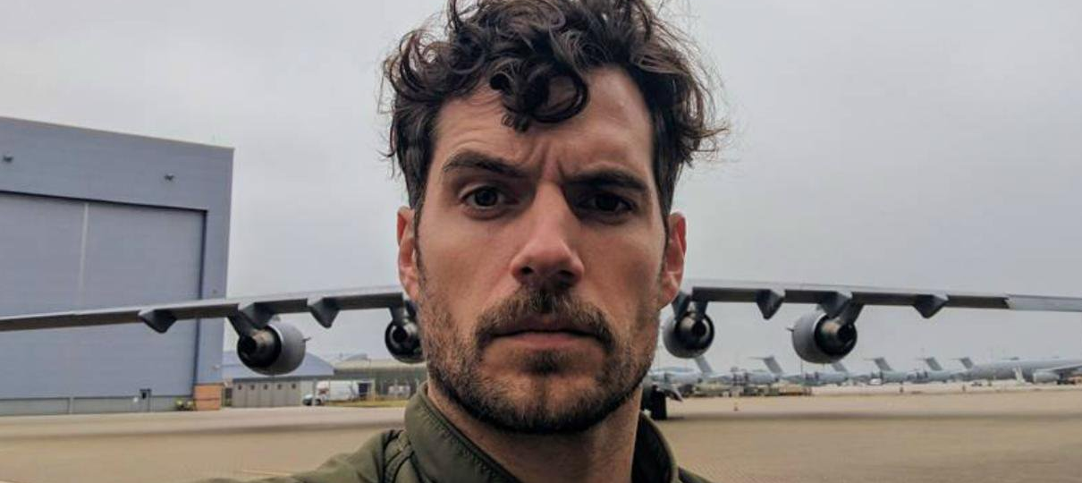 Henry Cavill provoca polêmica do bigode de Superman em Liga da Justiça