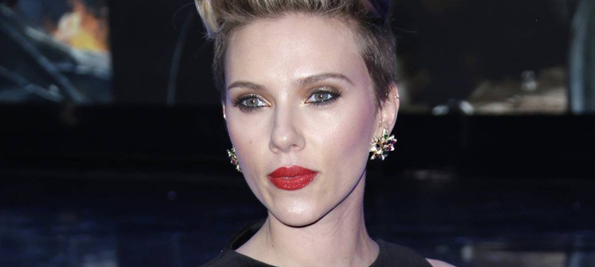 Scarlett Johansson desiste de interpretar homem trans em Rub & Tug após críticas