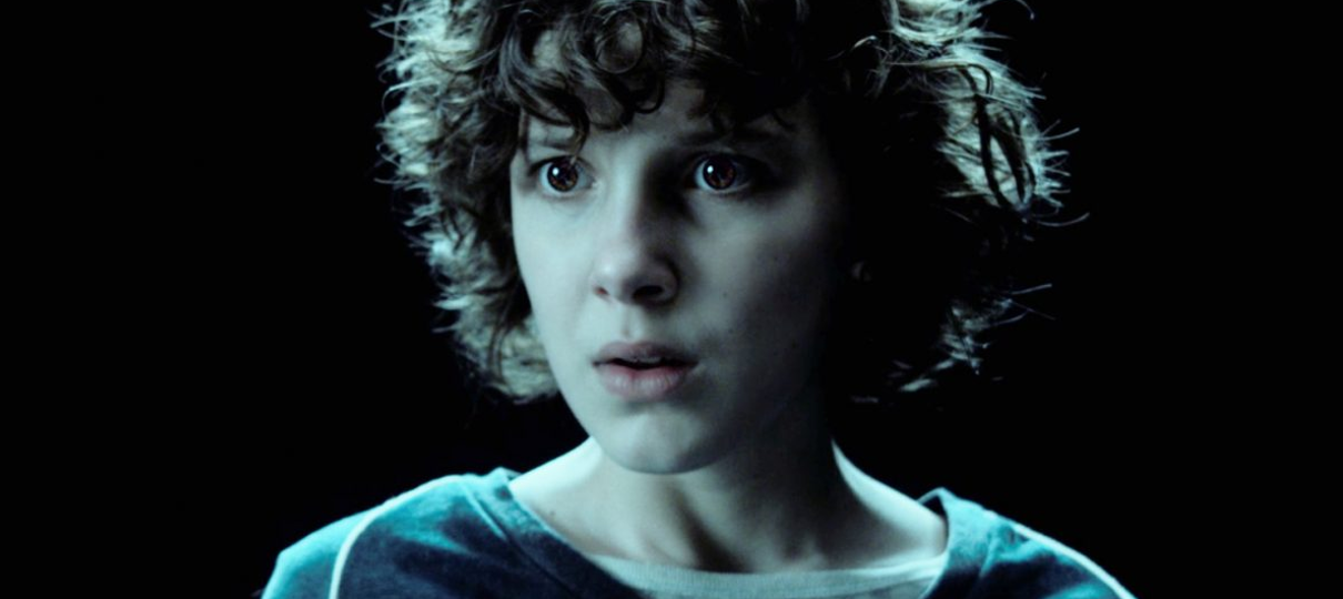 Millie Bobby Brown machuca o joelho e ganha dublê nas gravações de Stranger Things