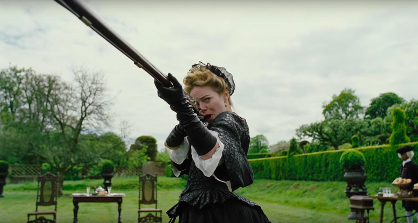 The Favourite | Emma Stone e Rachel Weisz disputam a atenção da rainha em trailer