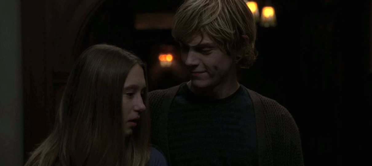 Juntos pra sempre? Tate e Violet estão em nova foto de American Horror Story: Apocalypse