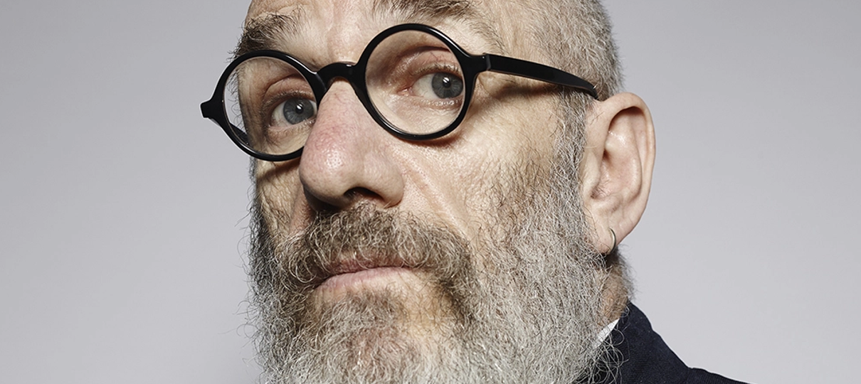 Diretor de A Outra História Americana escala robô para estrelar seu próximo filme