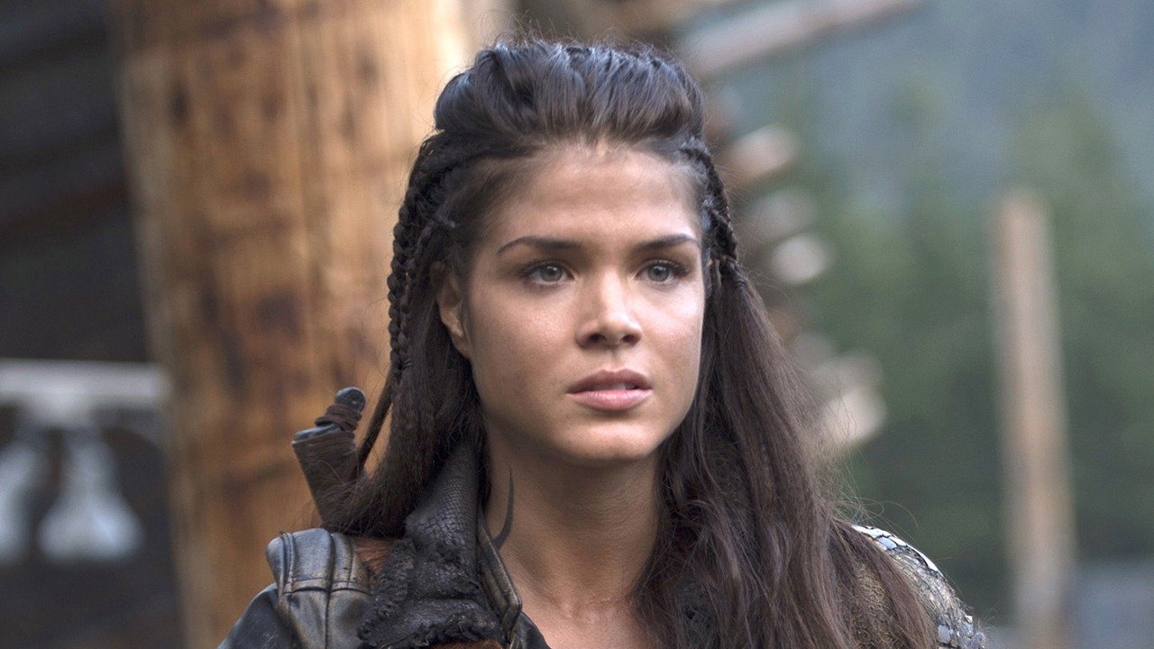 The 100 | Marie Avgeropoulos é presa após agredir namorado