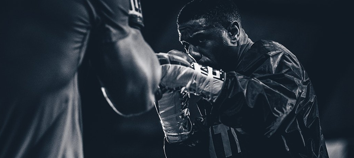 Michael B. Jordan treina em nova foto dos bastidores de Creed II