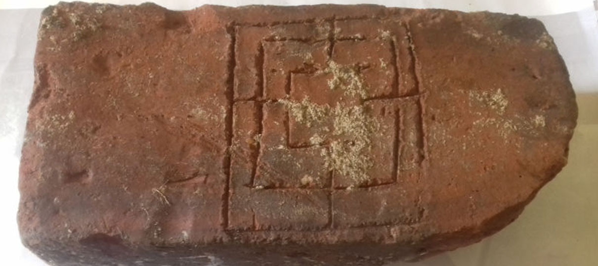 Jogo de tabuleiro medieval é encontrado em castelo na Rússia
