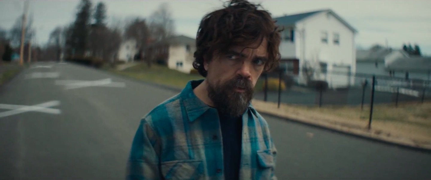 Peter Dinklage se livra de cadáveres em trailer de I Think We’re Alone Now