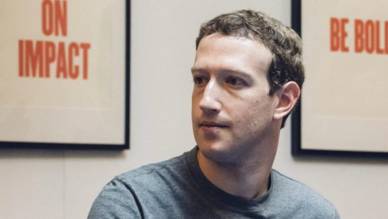 Hacker diz que vai deletar página de Mark Zuckerberg no Facebook no domingo
