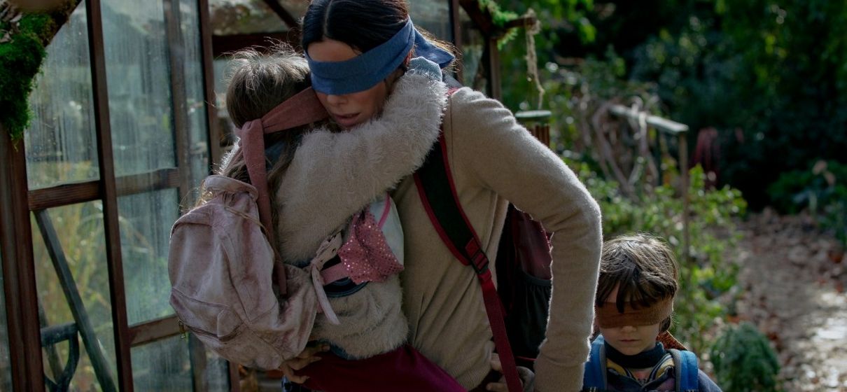 Sandra Bullock tenta sobreviver em trailer de Bird Box