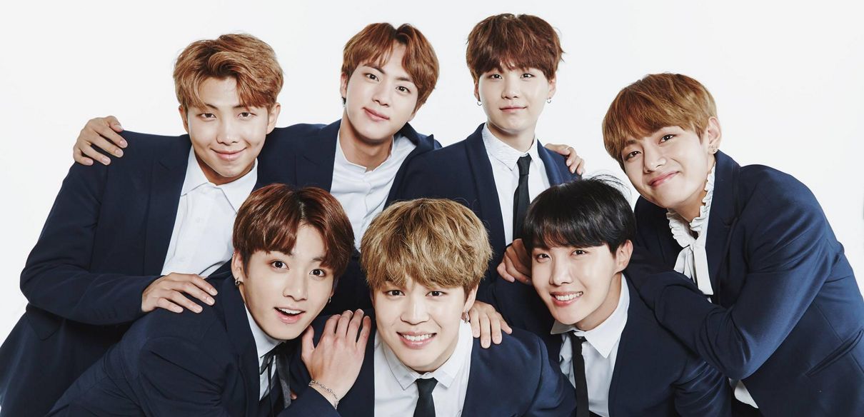 Membros do grupo de K-pop BTS tentam escolher qual o melhor anime