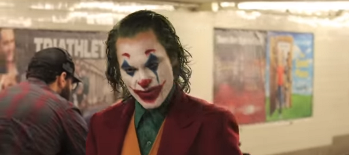 Coringa | Novo vídeo mostra personagem no metrô