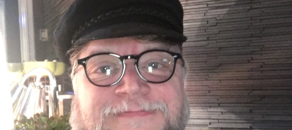 Guillermo del Toro faz cosplay de George R. R. Martin