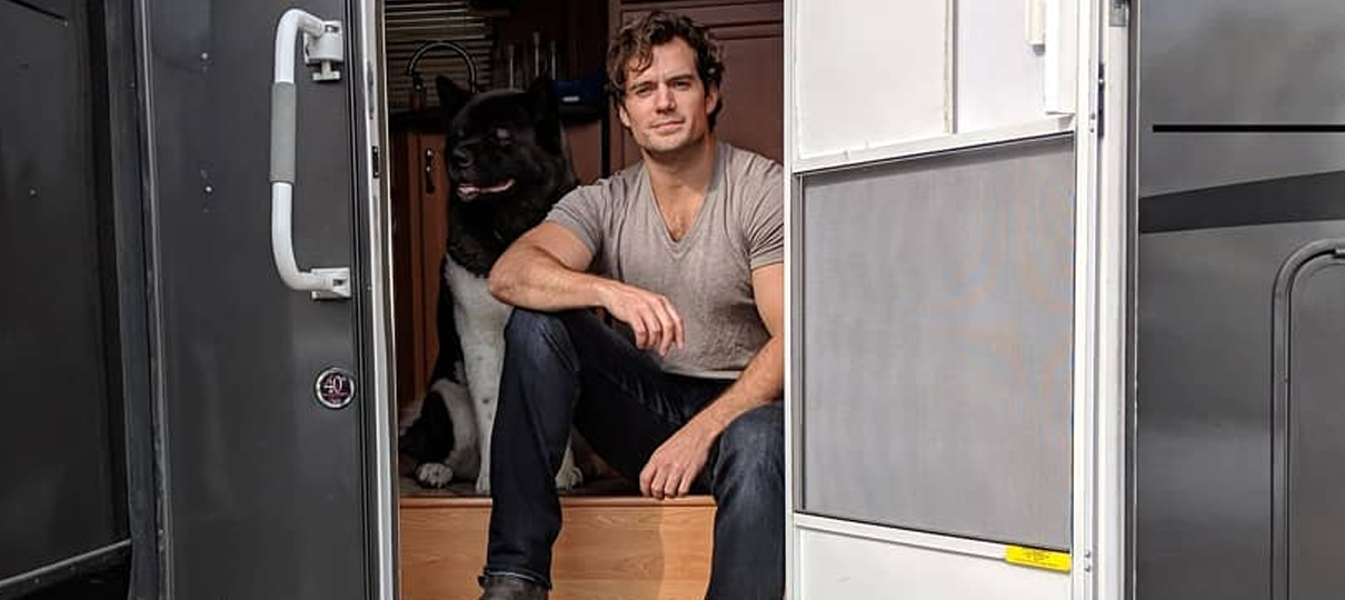Henry Cavill divulga foto dos últimos dias de treinamento para série de The Witcher