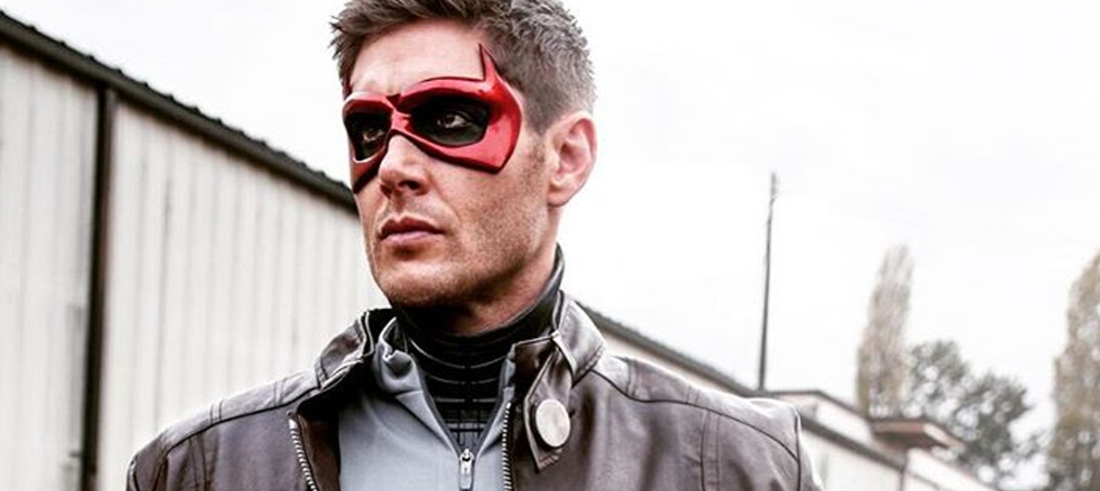 Jensen Ackles se veste de Capuz Vermelho para o Halloween