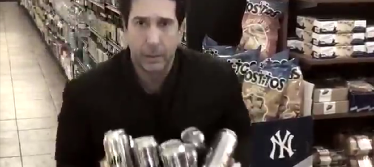 Ladrão que parece o Ross de Friends é flagrado e David Schwimmer recria o vídeo