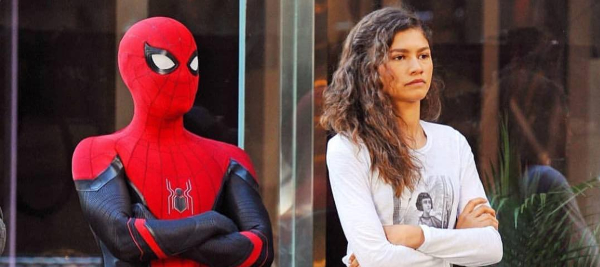 Tom Holland confirma fim das filmagens com nova foto de Homem-Aranha: Longe de Casa