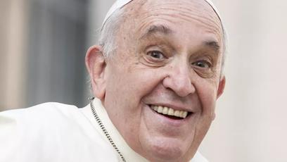 Papa Francisco estreia Follow JC Go, jogo católico nos moldes de Pokémon GO