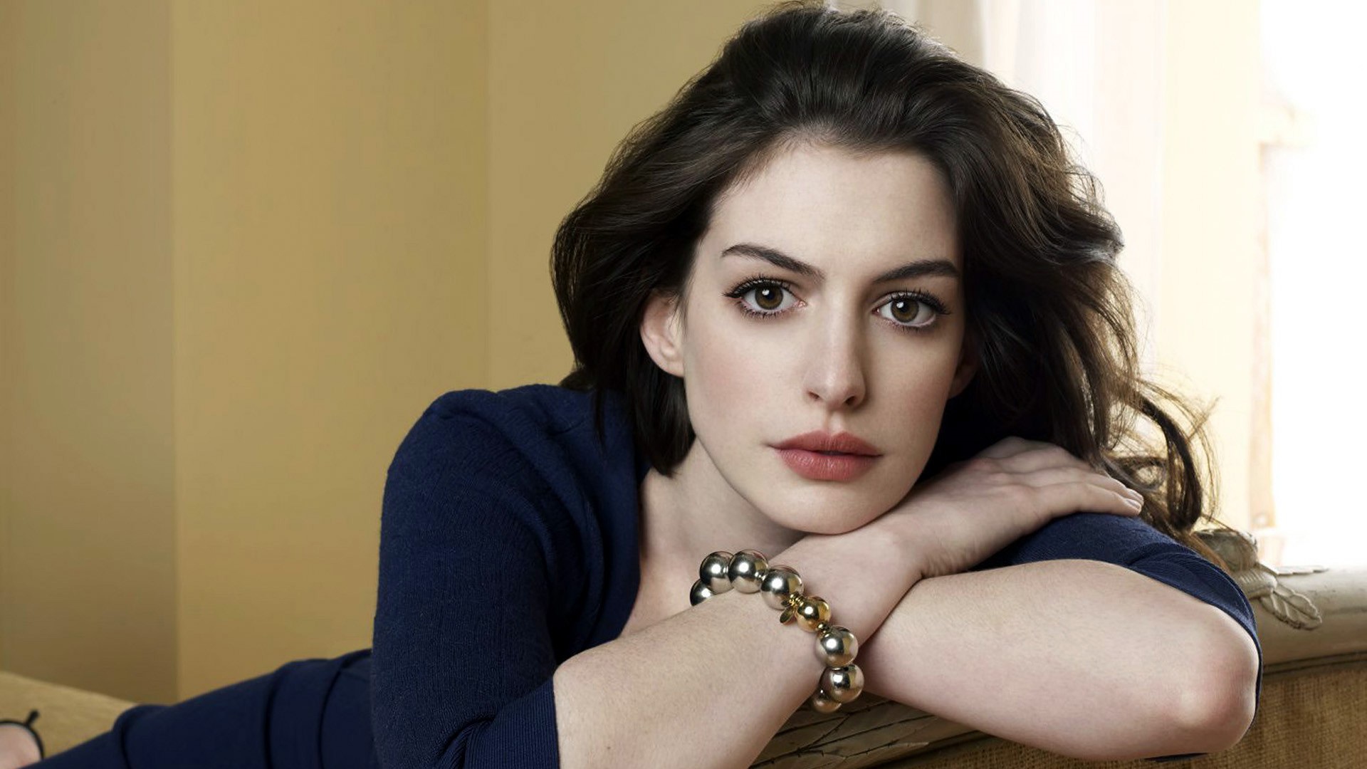 Modern Love | Tina Fey, Anne Hathaway e Dev Patel vão estrelar série da Amazon