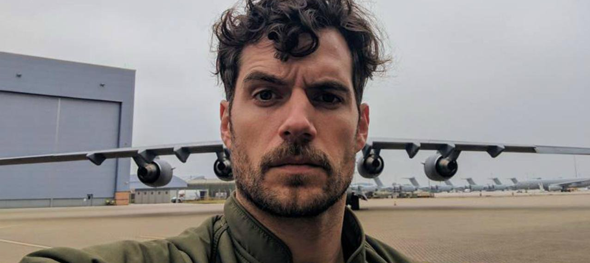 Paramount faz doação em nome do bigode de Henry Cavill