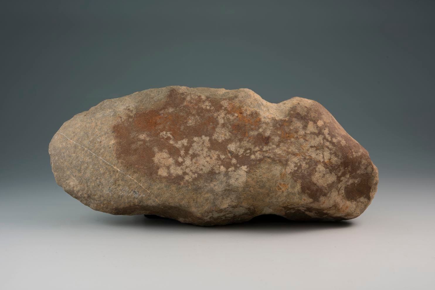 Jovens encontram machado pré-histórico nos EUA