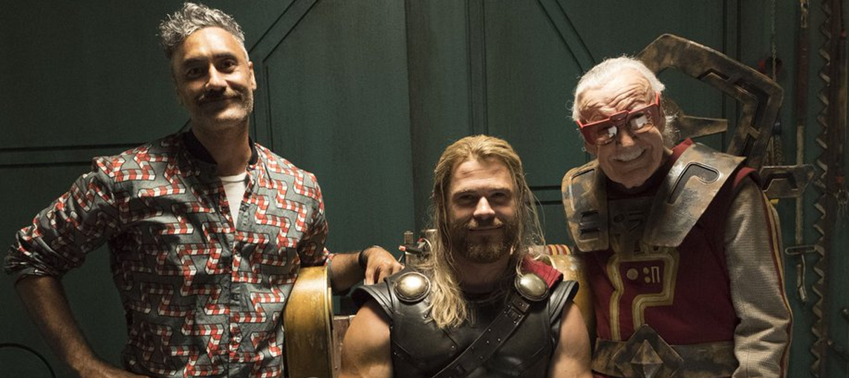 Taika Waititi homenageia Stan Lee com foto do set de Thor: Ragnarok