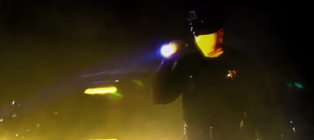 Série de Watchmen ganha novas fotos com policiais mascarados