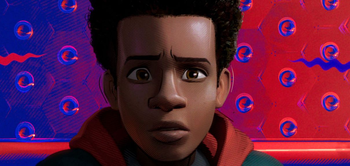 Homem-Aranha no Aranhaverso | Miles paga mico na frente dos colegas em trecho do filme