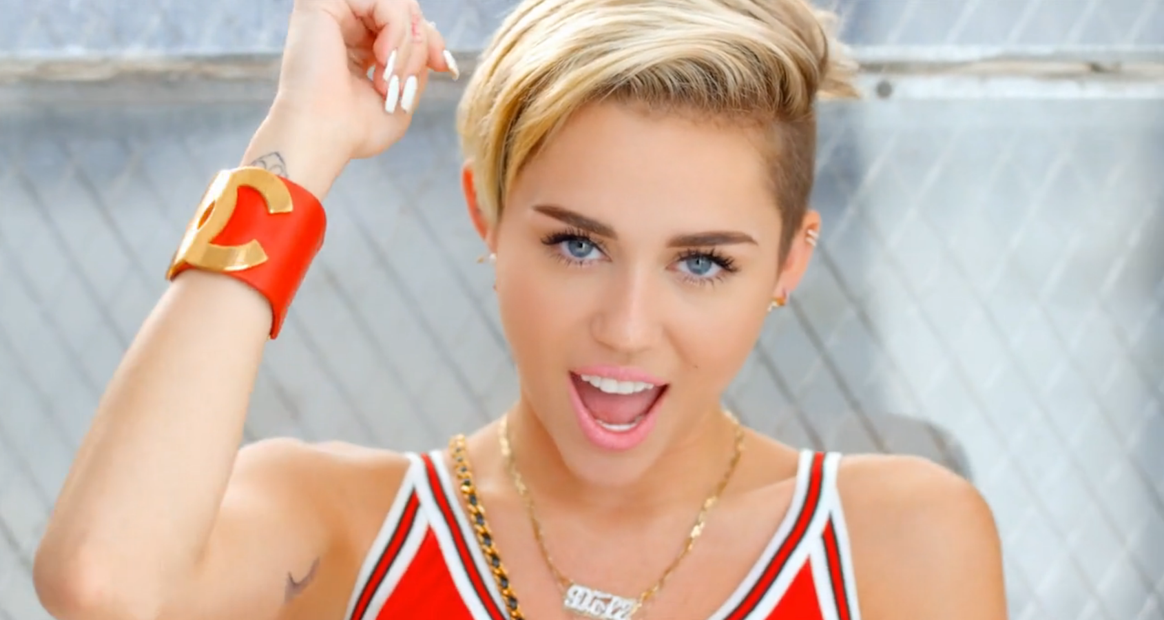 Black Mirror | Miley Cyrus estará na quinta temporada